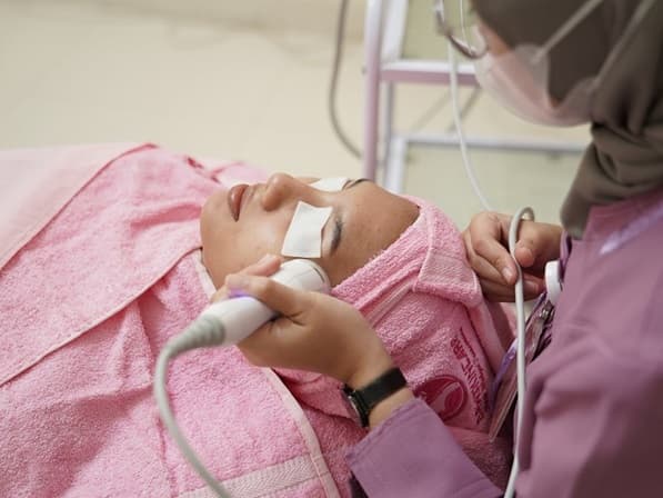 Klinik DRW Skincare Beri Diskon Perawatan untuk Guru! Yuk, Cobain Sekarang